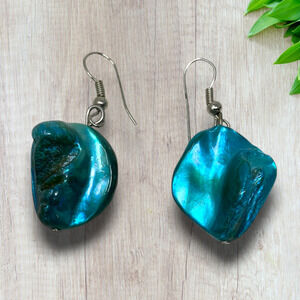 Vintage Y2K Blue Overdyed Abalone Mother of Pearl Pierced Dangle Earrings Beachy